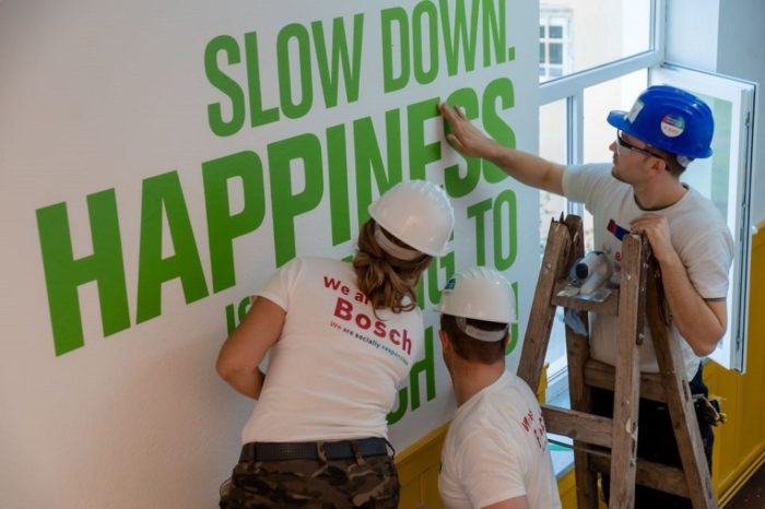 Bosch volunteers refurbish two schools in Hunedoara county, at Romos