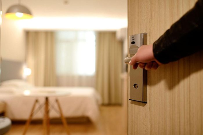 Four in ten hoteliers will keep the business open in 2021 if no further lockdown will be applied, survey shows