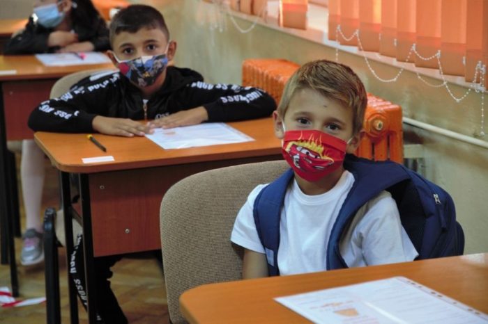 Raiffeisen Bank and United Way Romania helped over 1,000 vulnerable children continue their education in 2020