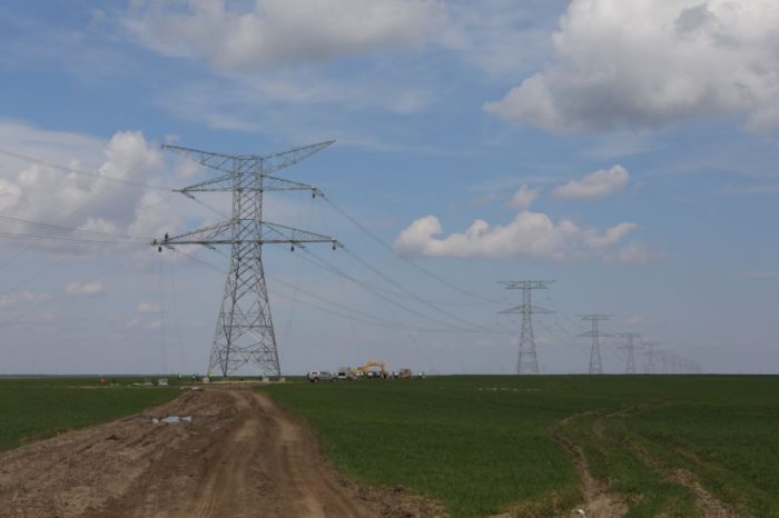 Transelectrica invests 75 million Euro in the construction of the 400 kV Cernavoda-Stalpu power line