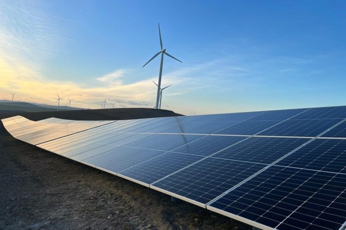 First photovoltaic and wind power plant in Romania, completed in Tulcea County