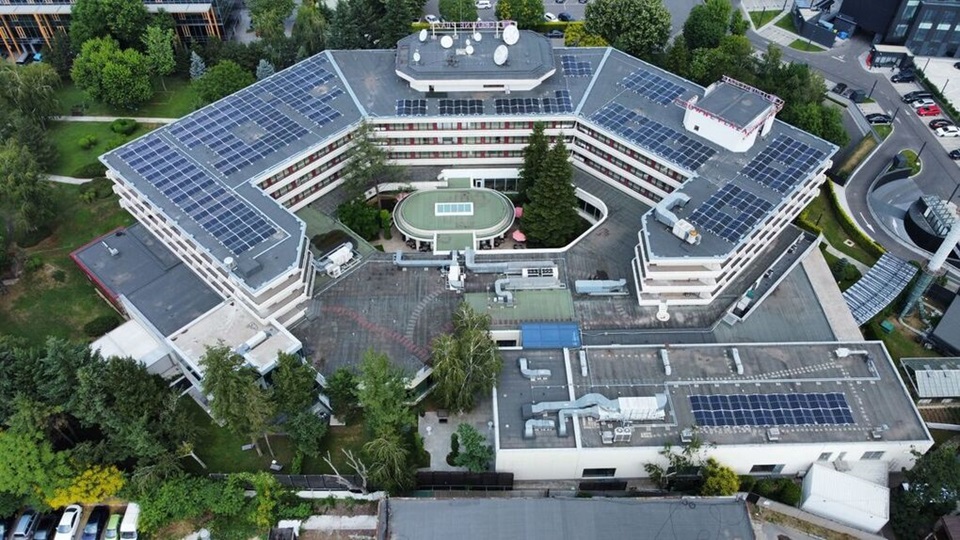 Renovatio Solar installed 650 photovoltaic panels on the ANA Hotels and Crowne Plaza buildings in Bucharest