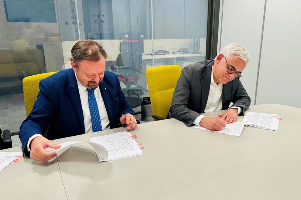 OMV Petrom and Saint-Gobain Romania sign agreement for the supply of green energy