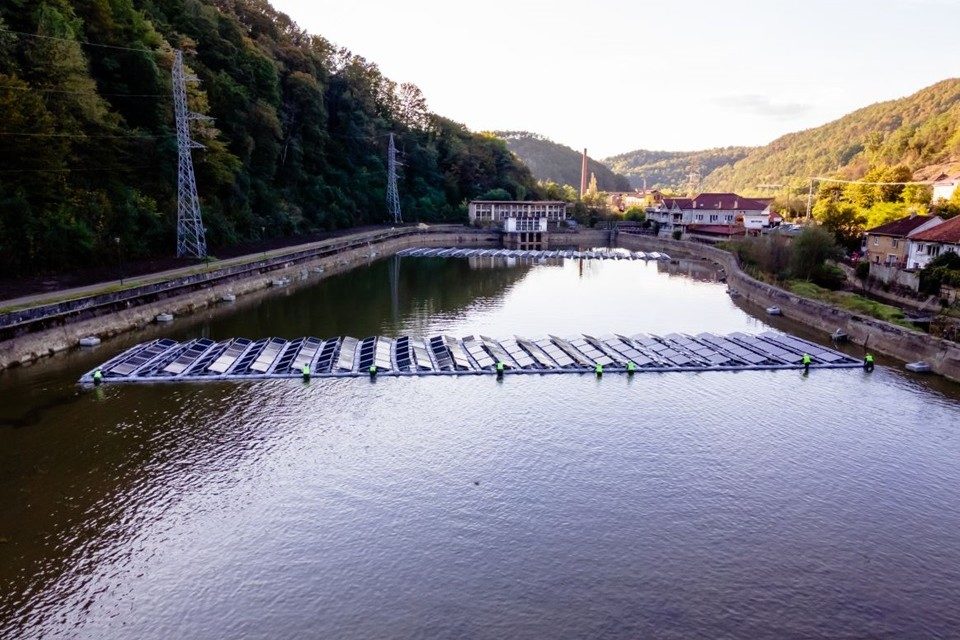 TMK Hydroeneregy Power, part of Evryo Group, installs the first large-scale floating photovoltaic energy system in Romania